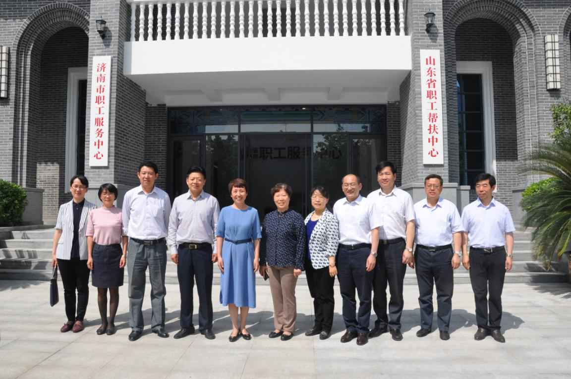 中華全國總工會(huì)領(lǐng)導(dǎo)石岱一行調(diào)研濟(jì)南連心物業(yè)服務(wù)的山東省、濟(jì)南市職工服務(wù)中心
