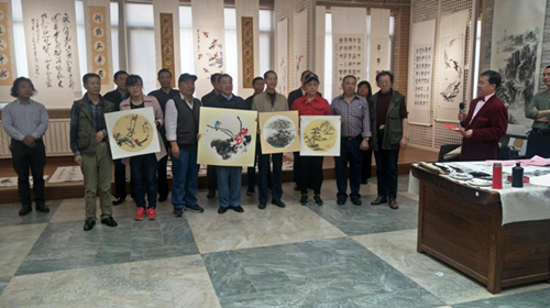 “翰墨頌英模，添彩中國夢”慶五一節(jié)書畫贈英?；顒釉谏綎|省文化館隆重舉行
